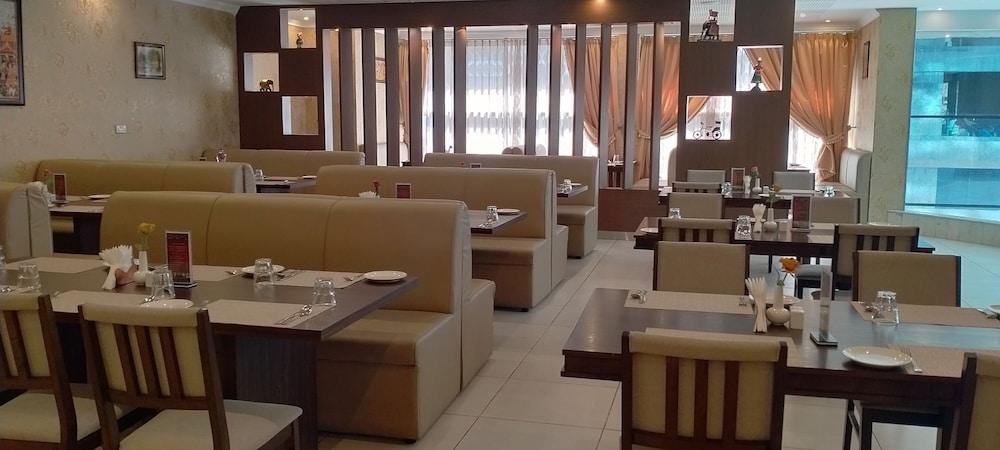 The Castle Premium Hotel Doha Dış mekan fotoğraf